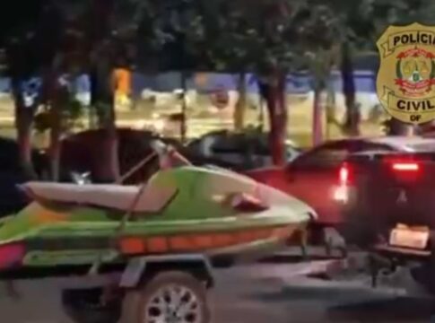 pcdf-apreende-barcos-e-reboques-furtados-em-rancho-no-entorno.-video