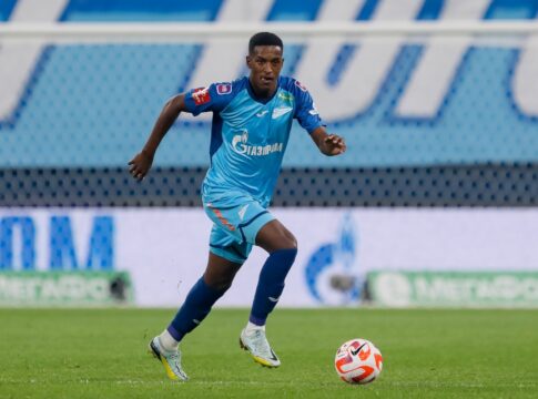 vasco-anuncia-contratacao-de-ex-zagueiro-da-selecao-brasileira