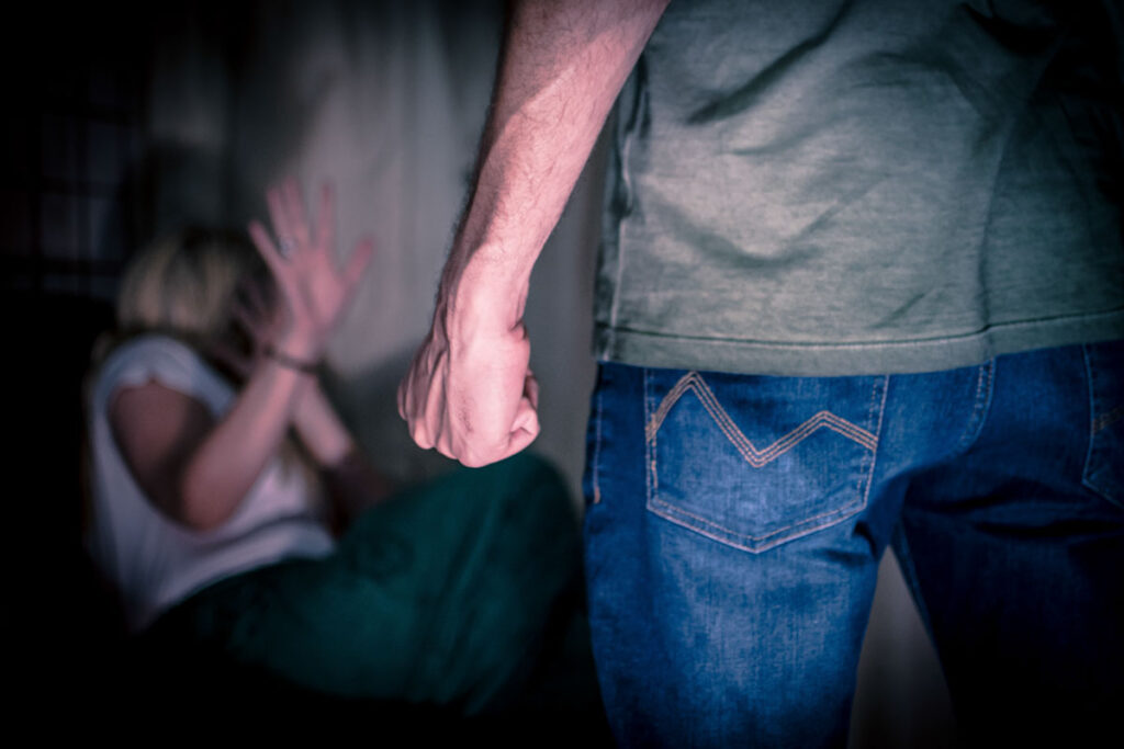 vozes-por-socorro:-“ele-tentou-me-matar-com-a-minha-filha-no-colo”