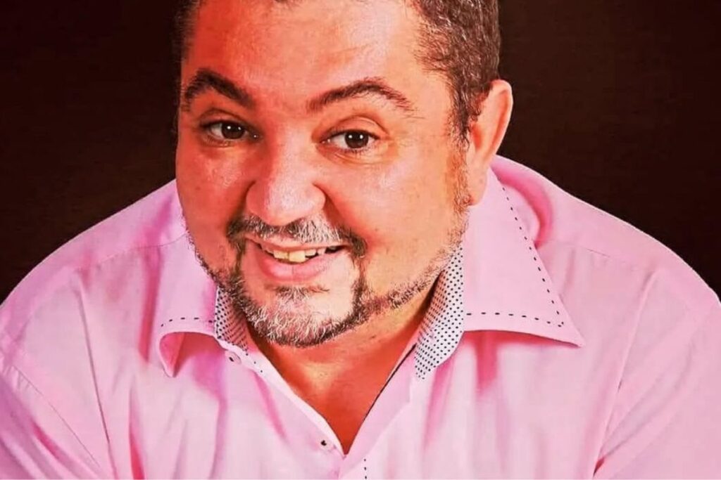 morre-flavio-back,-dublador-de-game-of-thrones-e-chapolin,-aos-52-anos