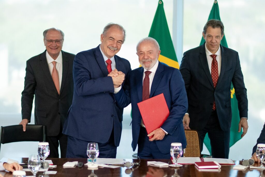 lula-e-alckmin-anunciam-r$-12-bi-em-credito-para-impulsionar-industria