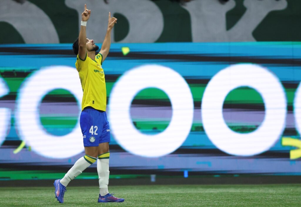 flaco-lopez-marca-duas-vezes-e-palmeiras-vence-o-sport-por-3-x-0