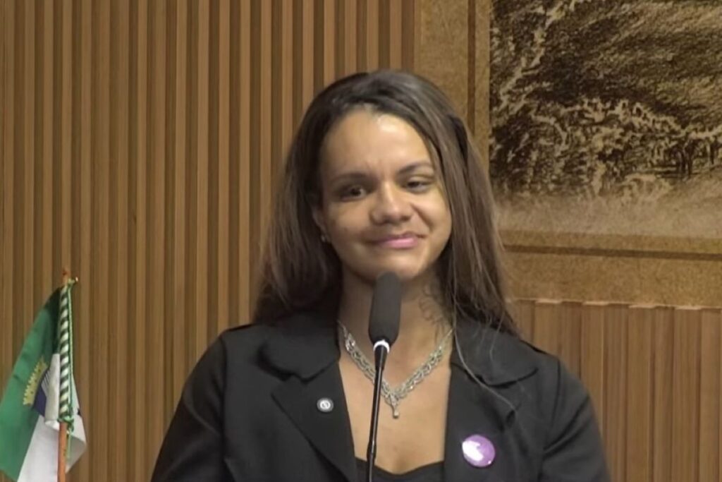 “estou-me-reerguendo”,-diz-mulher-vitima-de-61-socos-do-ex-namorado