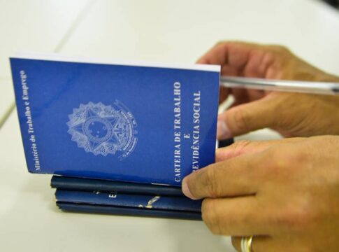 df-tem-700-vagas,-com-salarios-de-ate-r$-3,5-mil,-nesta-terca-(26/8)