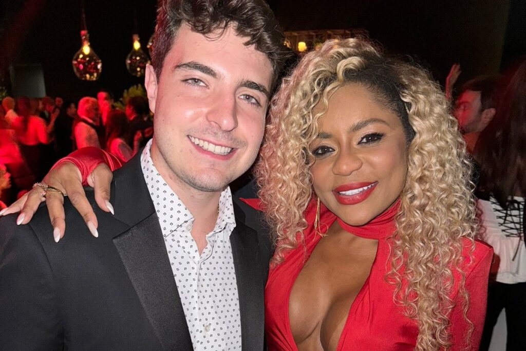ratinho-confronta-cariucha-apos-beijo-em-filho-de-gugu