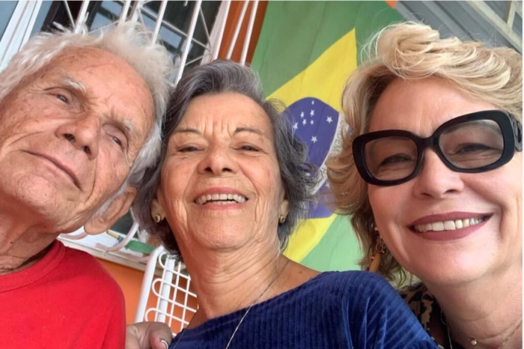 policia-faz-pericia-em-carro-roubado-de-ex-sogro-de-bolsonaro