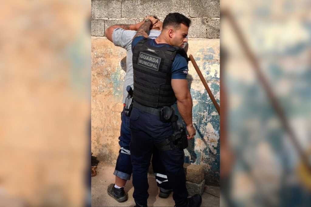 gari-e-preso-com-drogas-escondidas-no-carrinho-de-limpeza-em-sp