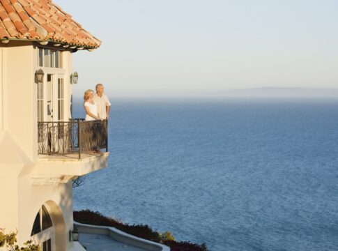 estudo-sugere-que-viver-perto-do-mar-pode-aumentar-a-longevidade