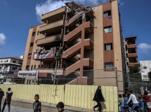 israel:-ataque-a-hospital-que-matou-jornalistas-visava-destruir-camera