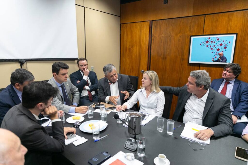 os-argumentos-do-relator-da-pec-das-prerrogativas-para-fisgar-petistas