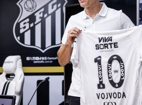 vojvoda-e-apresentado-oficialmente-como-novo-tecnico-do-santos