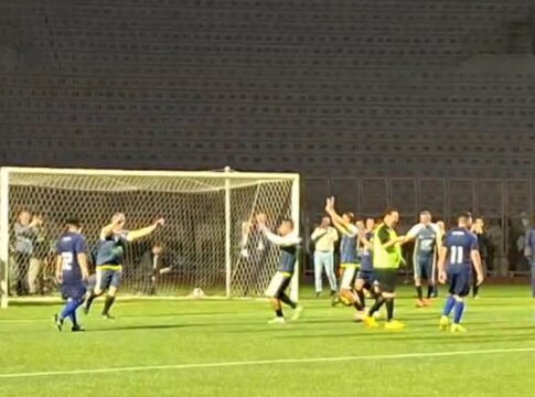 embaixadinhas,-penalti-e-gol:-tarcisio-joga-com-prefeitos-de-sp.-veja