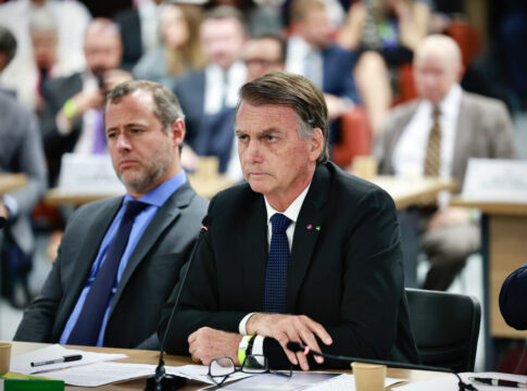 moraes-amplia-prazo-para-pgr-se-manifestar-sobre-denuncia-contra-bolsonaro-e-eduardo