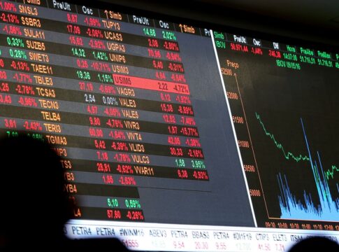 bolsa-sobe-1,04%-e-fecha-no-maior-nivel-em-quase-dois-meses