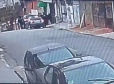 criminosos-trocaram-de-veiculo-apos-roubo-a-carro-forte.-video