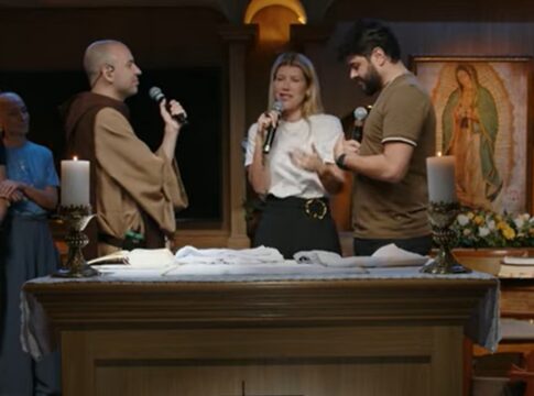 cantor-cristiano-da-testemunho-emocionante-em-live-de-frei-gilson