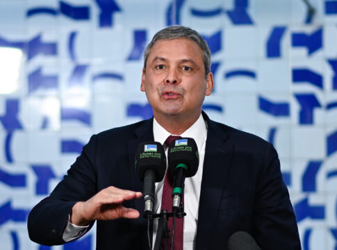 por-falta-de-acordo,-votacao-da-pec-da-blindagem-e-adiada