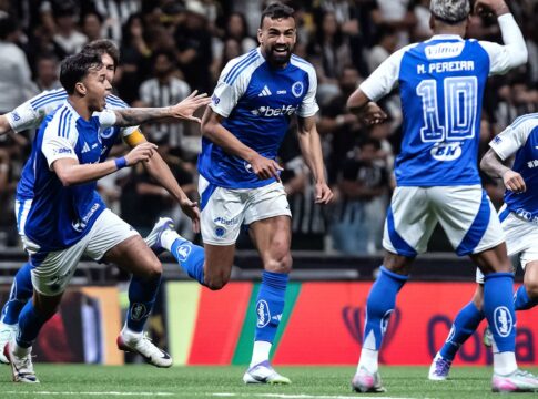 copa-do-brasil:-cruzeiro-vence-atletico-por-2-a-0-e-fica-perto-da-semi