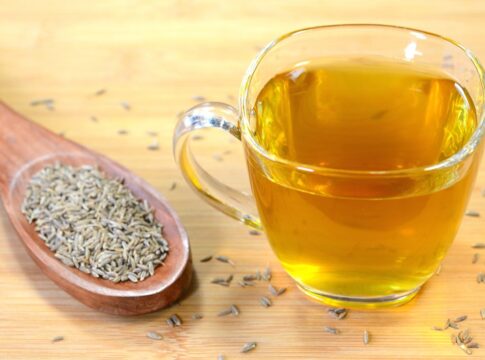 cha-anti-inflamatorio-de-semente-comum-pode-aliviar-dores-intestinais