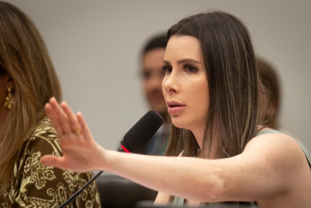 carol-de-toni-quer-dar-poder-ao-congresso-de-barrar-decisoes-do-stf