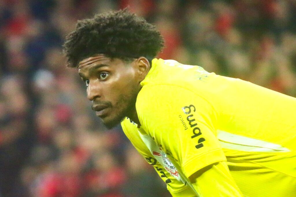 hugo-souza-revela-drama-familiar-apos-vitoria-do-corinthians