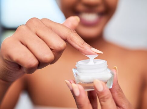 creme-caseiro-antirrugas-combate-manchas-e-mantem-a-pele-renovada