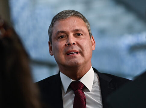 pec-da-blindagem:-lider-do-pt-celebra-recuos-do-pl-e-do-mdb