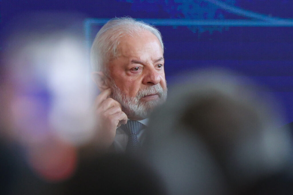 “homem-que-tem-dignidade-nao-rasteja”,-diz-lula-sobre-ligar-para-trump
