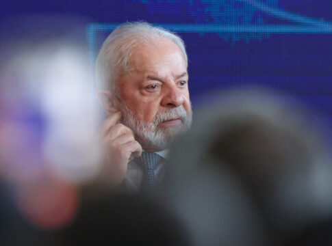 “homem-que-tem-dignidade-nao-rasteja”,-diz-lula-sobre-ligar-para-trump