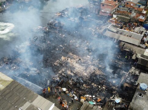 veja-como-ficou-a-comunidade-atingida-por-grande-incendio-em-santos