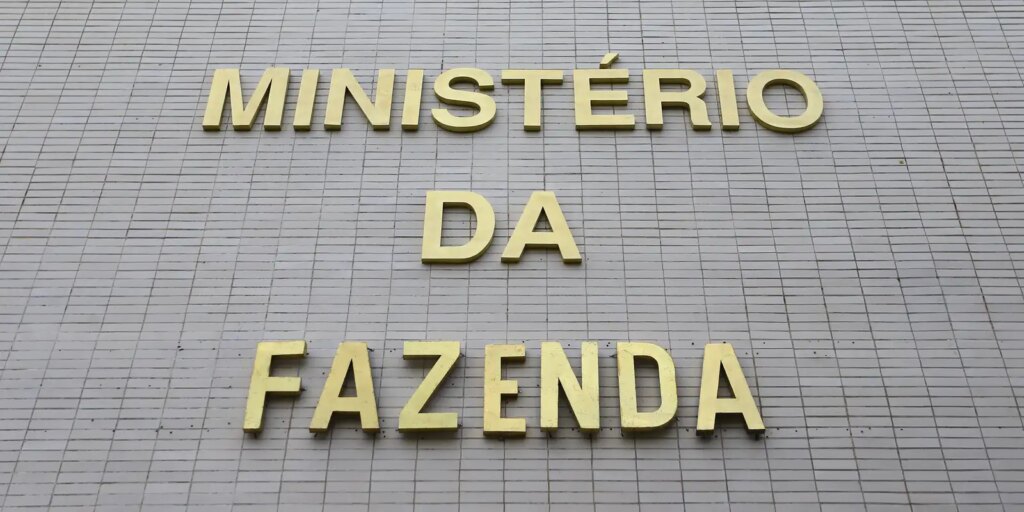 cmn-ajusta-regulamentacao-de-credito-a-empresas-afetadas-por-tarifaco