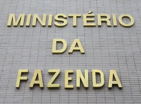 cmn-ajusta-regulamentacao-de-credito-a-empresas-afetadas-por-tarifaco