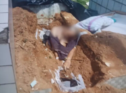 video:-corpo-e-encontrado-sentado-sobre-tumulo-em-cemiterio-de-pe