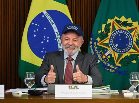 “se-trump-quiser-negociar,-lulinha-paz-e-amor-esta-de-volta”, diz lula