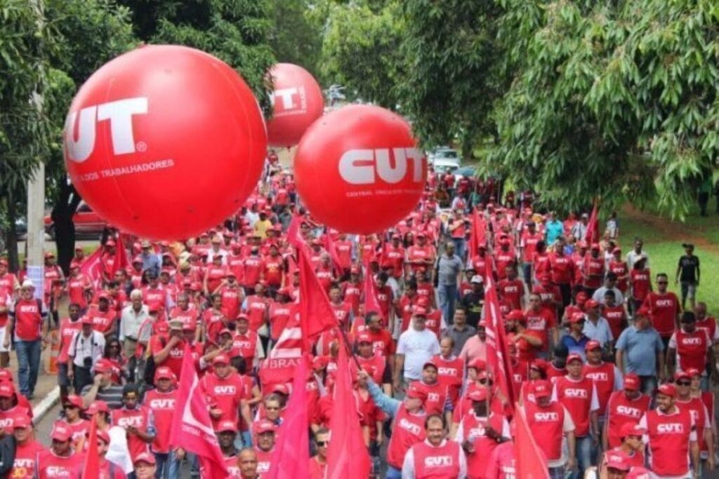 a-esquerda-tem-pavimentado-a-subida-da-direita-(por-ricardo-guedes)