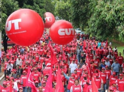a-esquerda-tem-pavimentado-a-subida-da-direita-(por-ricardo-guedes)