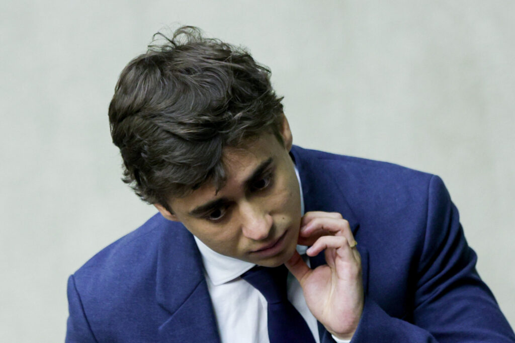 pt-associa-bolsonarismo-as-fake-news-que-beneficiaram-fintechs-e-pcc
