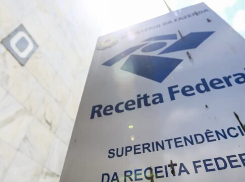 para-coibir-lavagem-de-dinheiro,-receita-iguala-fintechs-a-bancos