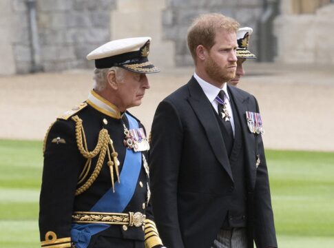 principe-harry-se-encontrara-com-o-rei-charles-em-setembro,-diz-site