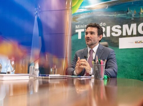 uniao-brasil-da-ultimato-para-ministro-do-turismo-deixar-governo