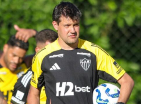liverpool-contrata-integrante-da-comissao-de-cuca-apos-demissao.-veja