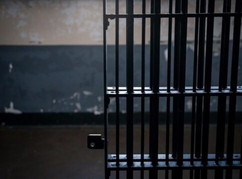 justica-condena-df-a-indenizar-mae-de-preso-morto-em-cela-de-delegacia