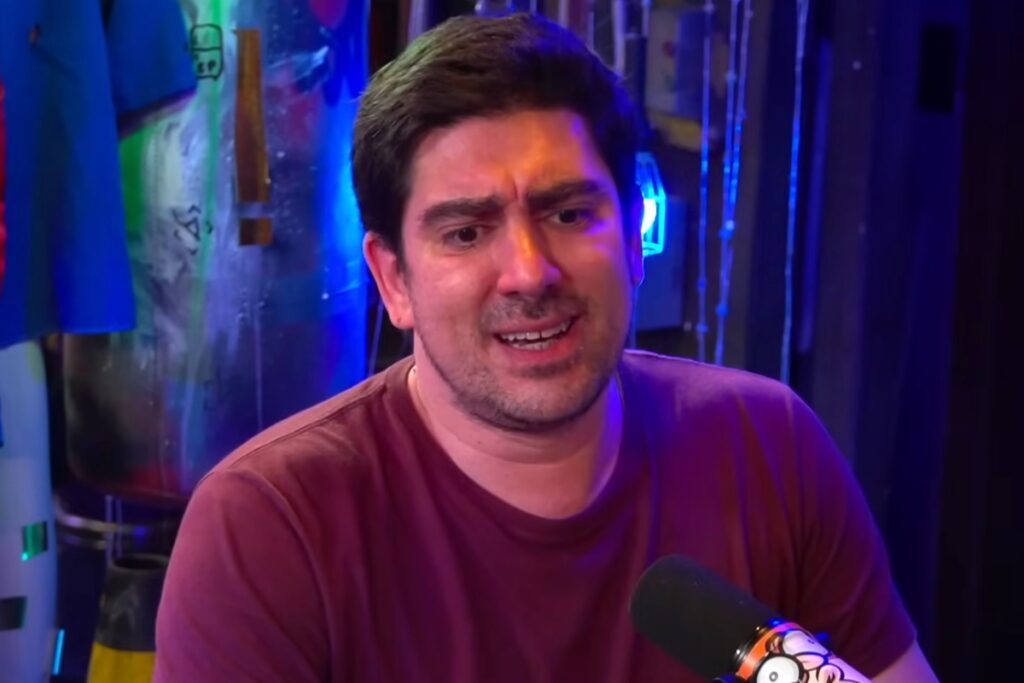 marcelo-adnet-desabafa-e-revela-que-foi-alvo-de-abuso:-“me-ameacou”