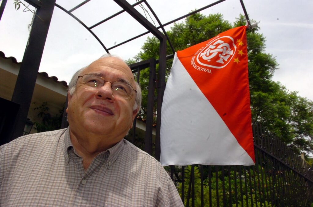 internacional-lamenta-morte-de-verissimo,-torcedor-declarado-do-time