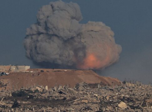 forcas-israelenses-bombardeiam-suburbios-da-cidade-de-gaza