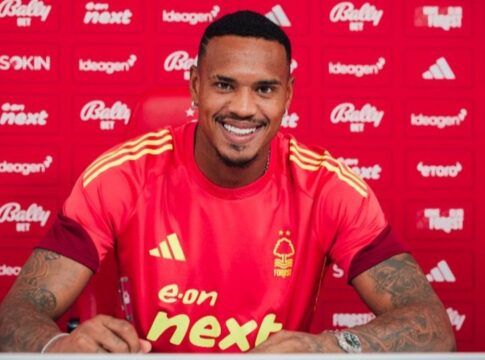 nottingham-forest-anuncia-a-contratacao-do-goleiro-john,-ex-botafogo