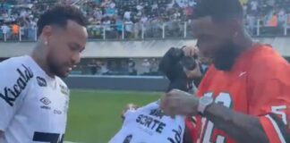 video:-santos-recebe-estrela-da-nfl-na-vila-belmiro-antes-de-jogo