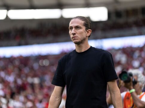 filipe-luis-ve-superioridade-do-flamengo,-apesar-de-“vazamento”-no-fim
