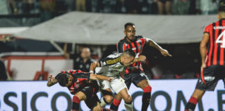com-golaco,-vitoria-vence-atletico-mg-e-sai-da-zona-da-degola
