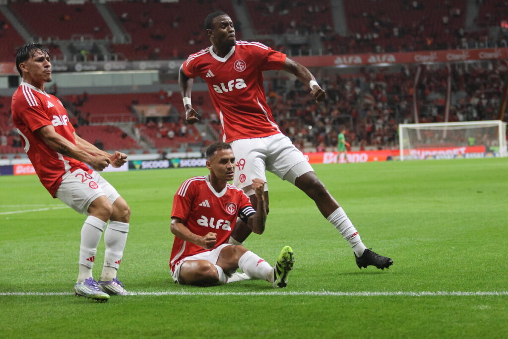 internacional-volta-a-vencer-e-afunda-o-fortaleza-no-z-4